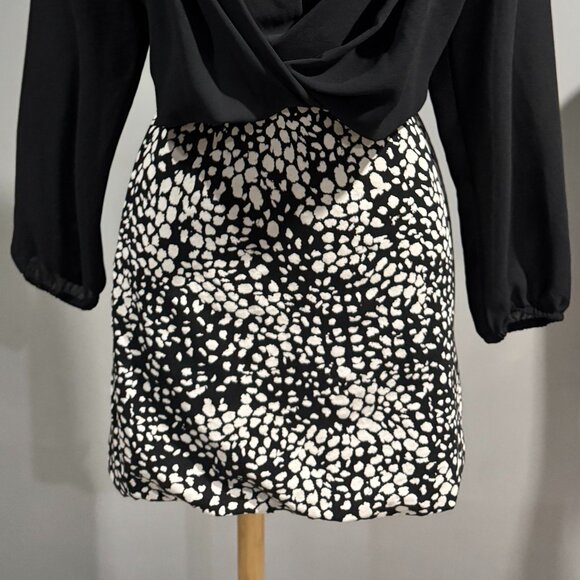 Patterned Black & White Mini Skirt - Picture 1 of 4